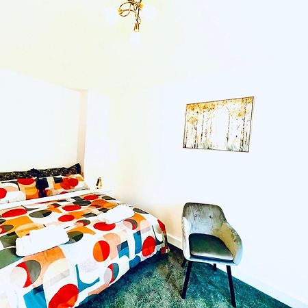 Modern Townhouse, Sleeps 4 With Parking Apartamento Wakefield Exterior foto