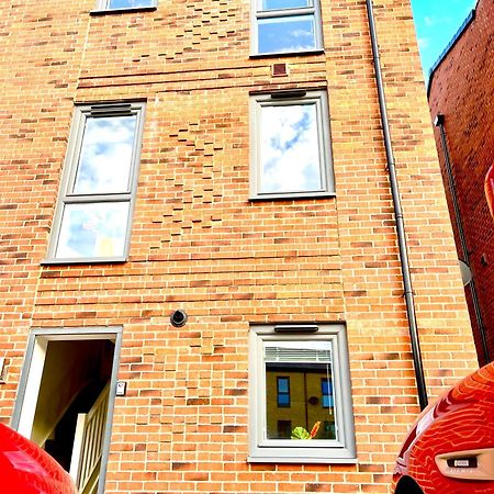 Modern Townhouse, Sleeps 4 With Parking Apartamento Wakefield Exterior foto