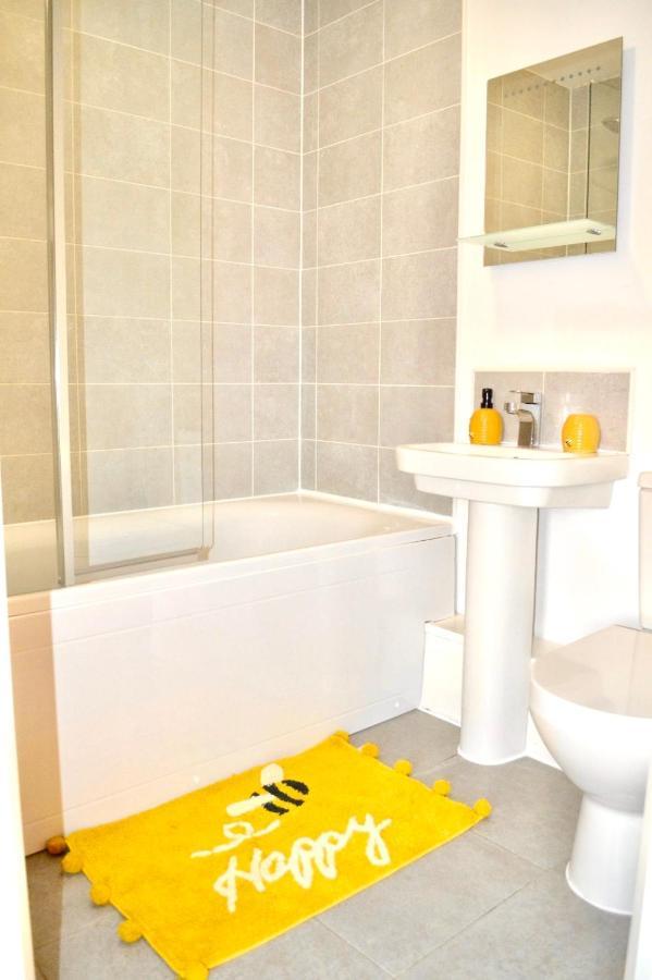 Modern Townhouse, Sleeps 4 With Parking Apartamento Wakefield Exterior foto