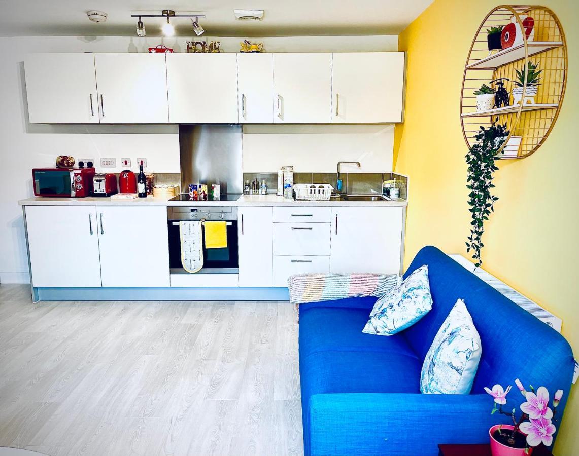 Modern Townhouse, Sleeps 4 With Parking Apartamento Wakefield Exterior foto