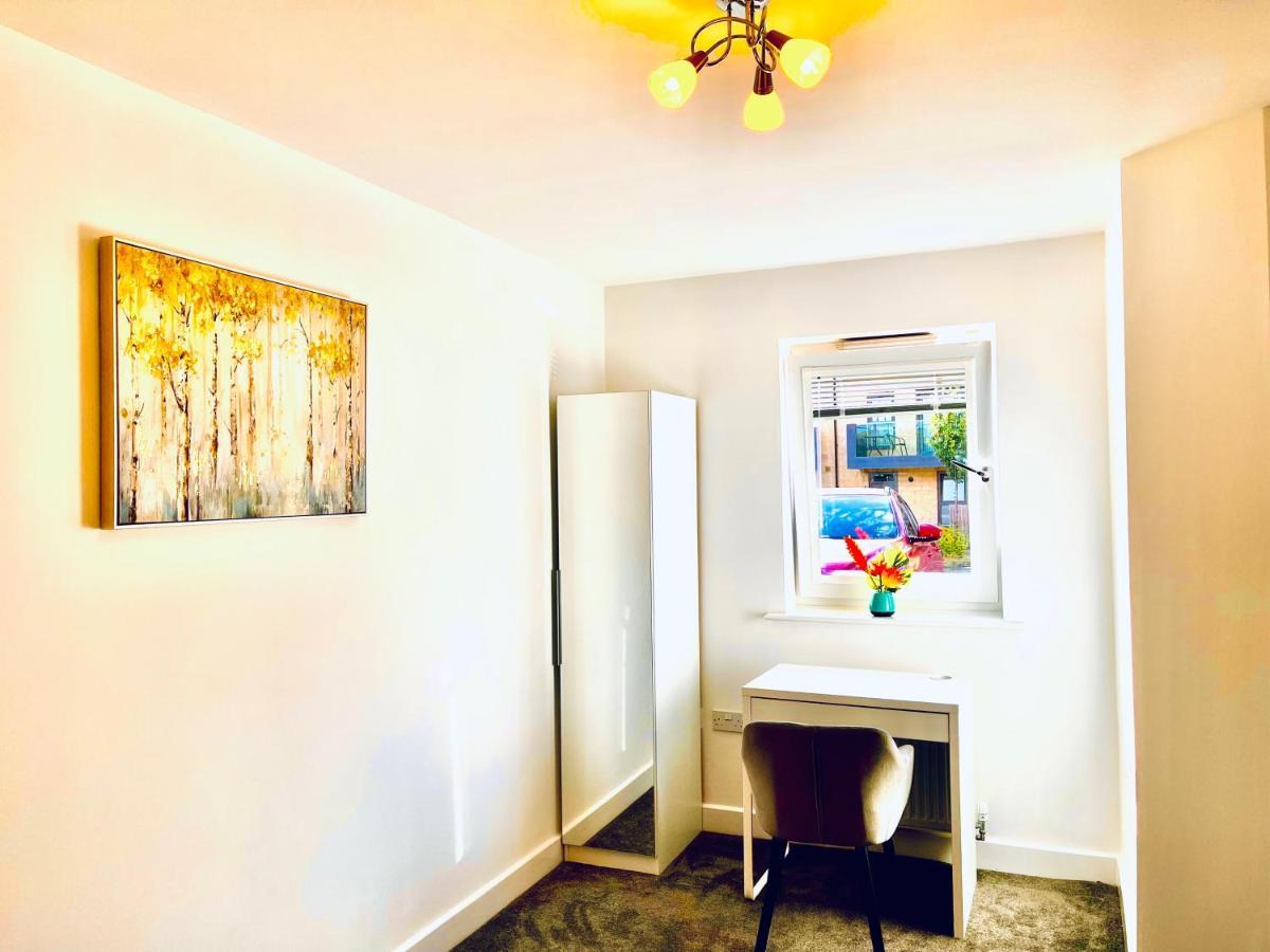 Modern Townhouse, Sleeps 4 With Parking Apartamento Wakefield Exterior foto
