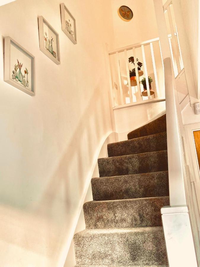 Modern Townhouse, Sleeps 4 With Parking Apartamento Wakefield Exterior foto