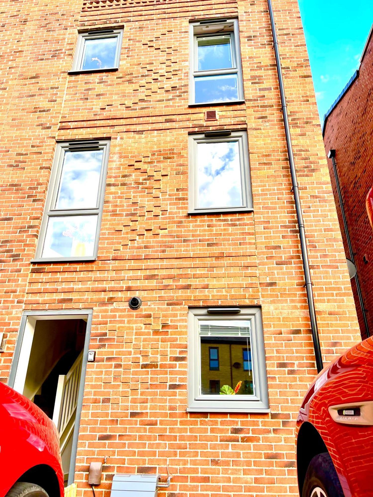 Modern Townhouse, Sleeps 4 With Parking Apartamento Wakefield Exterior foto